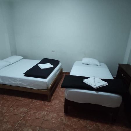 Guest House טומבס מראה חיצוני תמונה