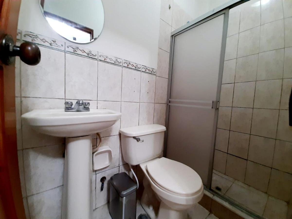Guest House טומבס מראה חיצוני תמונה