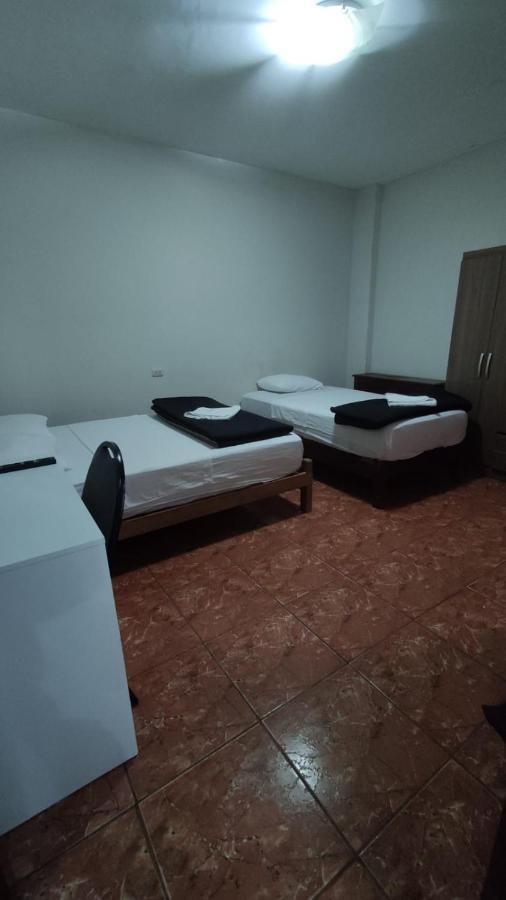 Guest House טומבס מראה חיצוני תמונה