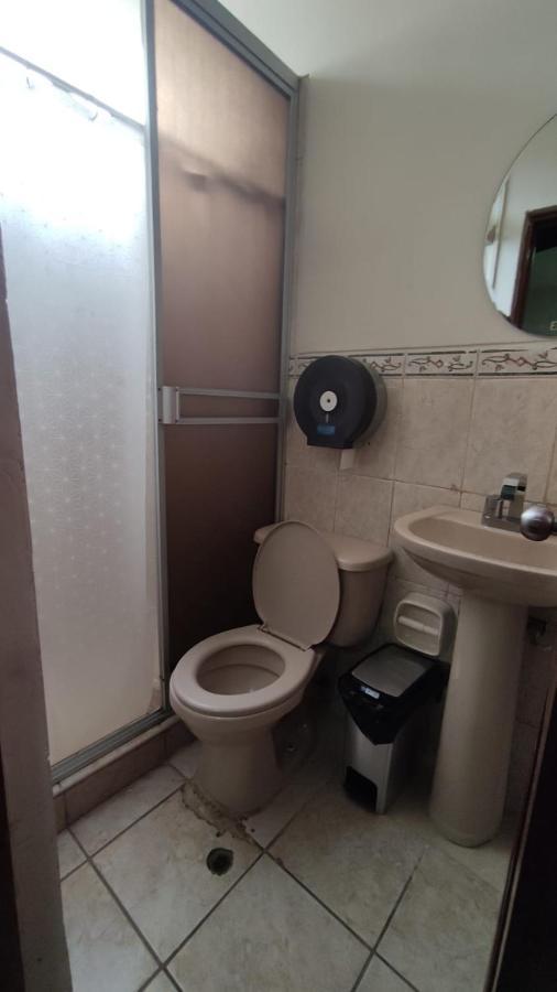 Guest House טומבס מראה חיצוני תמונה
