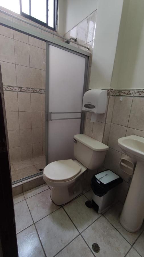 Guest House טומבס מראה חיצוני תמונה